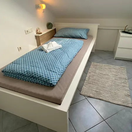 Ruhiges Einzelbett Mit Wlan & Tv Privatunterkunft Lohmar
